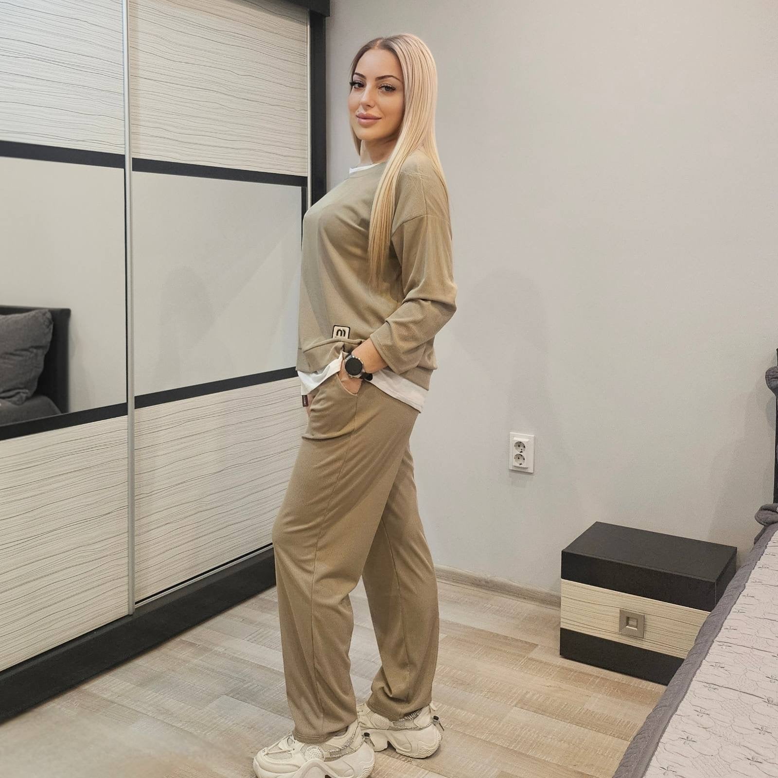 Модерен комплект Дая бежов